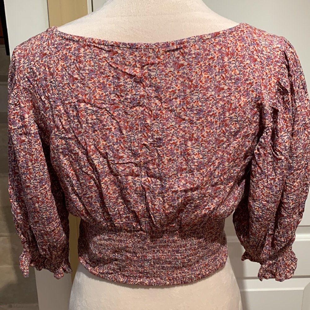 AMERICAN EAGLE Outfitters Smocked Floral‎ Peplum Sleeve Crop Top Blouse V… - Picture 3 of 8
